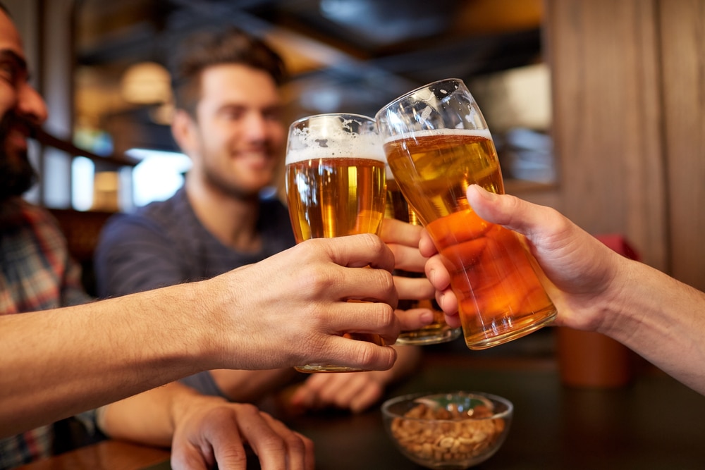 Friends drinking beer at top McMinnville Breweries, like Golden Valley Brewery